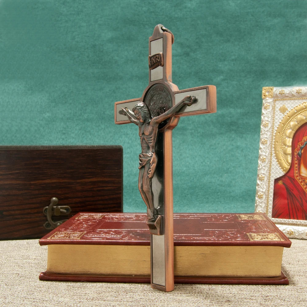 ✝️ Crocifisso con Medaglia di San Benedetto – Edizione Artigianale Holyistry
