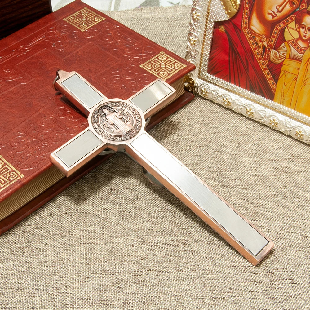 ✝️ Crocifisso con Medaglia di San Benedetto – Edizione Artigianale Holyistry